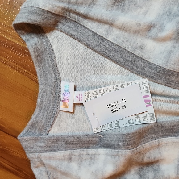 LULAROE Tracy Cocoon Cardigan Size Medium Soft Short Sleeve NWT - Picture 2 of 6